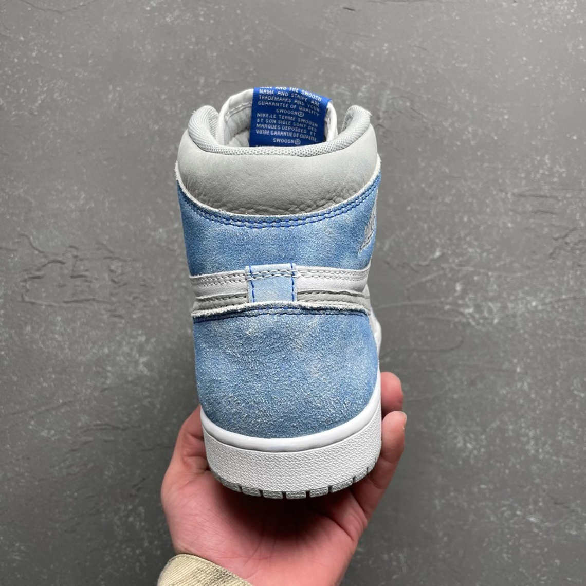 Sneakers Release – Jordan 1 Retro High OG “Hyper Royal/Smoke  Grey”