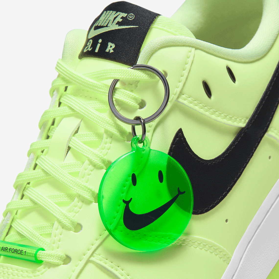nike air force smiley face