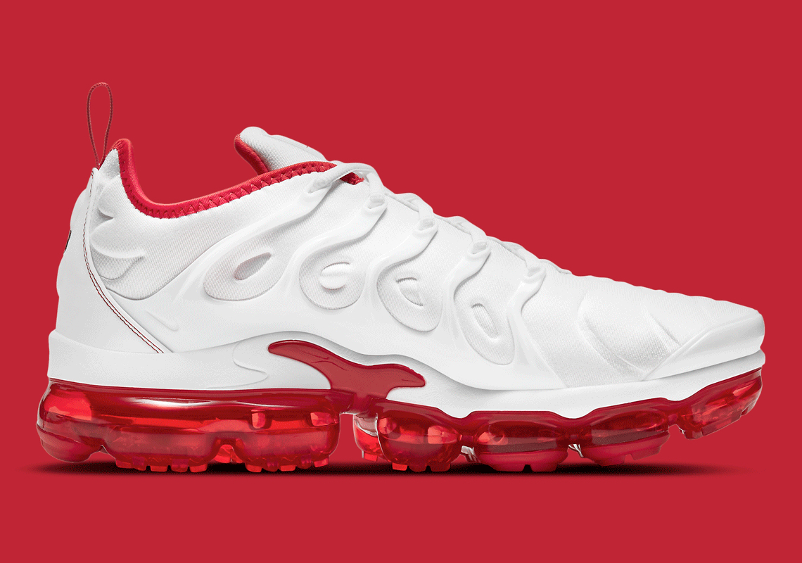 air vapormax plus white and red