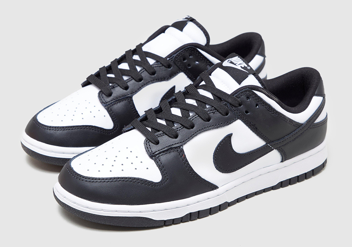 nike black and white dunks low