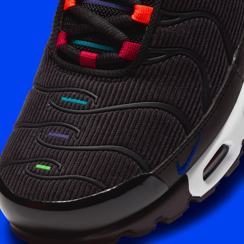 Nike Air Max Plus Corduroy DA5561-001 | SneakerNews.com