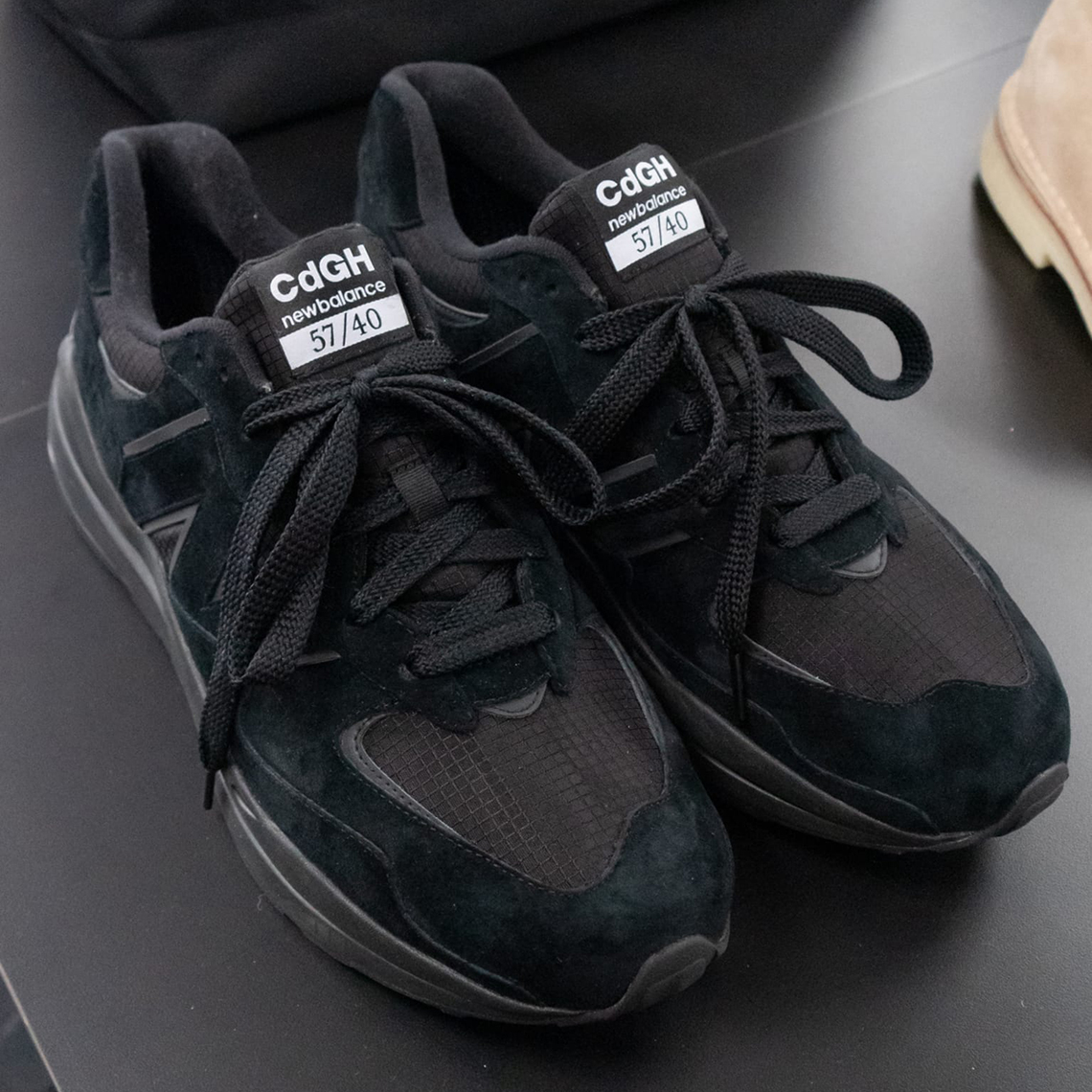 A close-up look at Jennifer Garners New Balance sneakers
