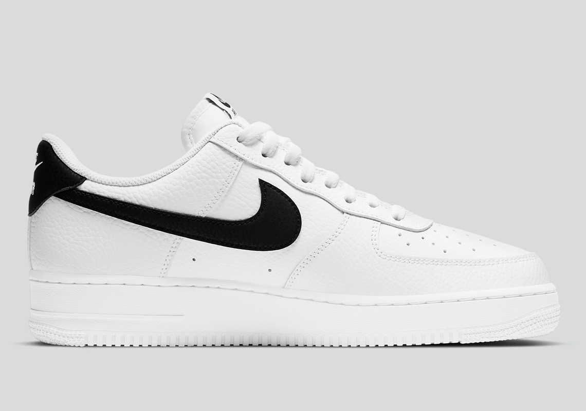 air force one low white and black