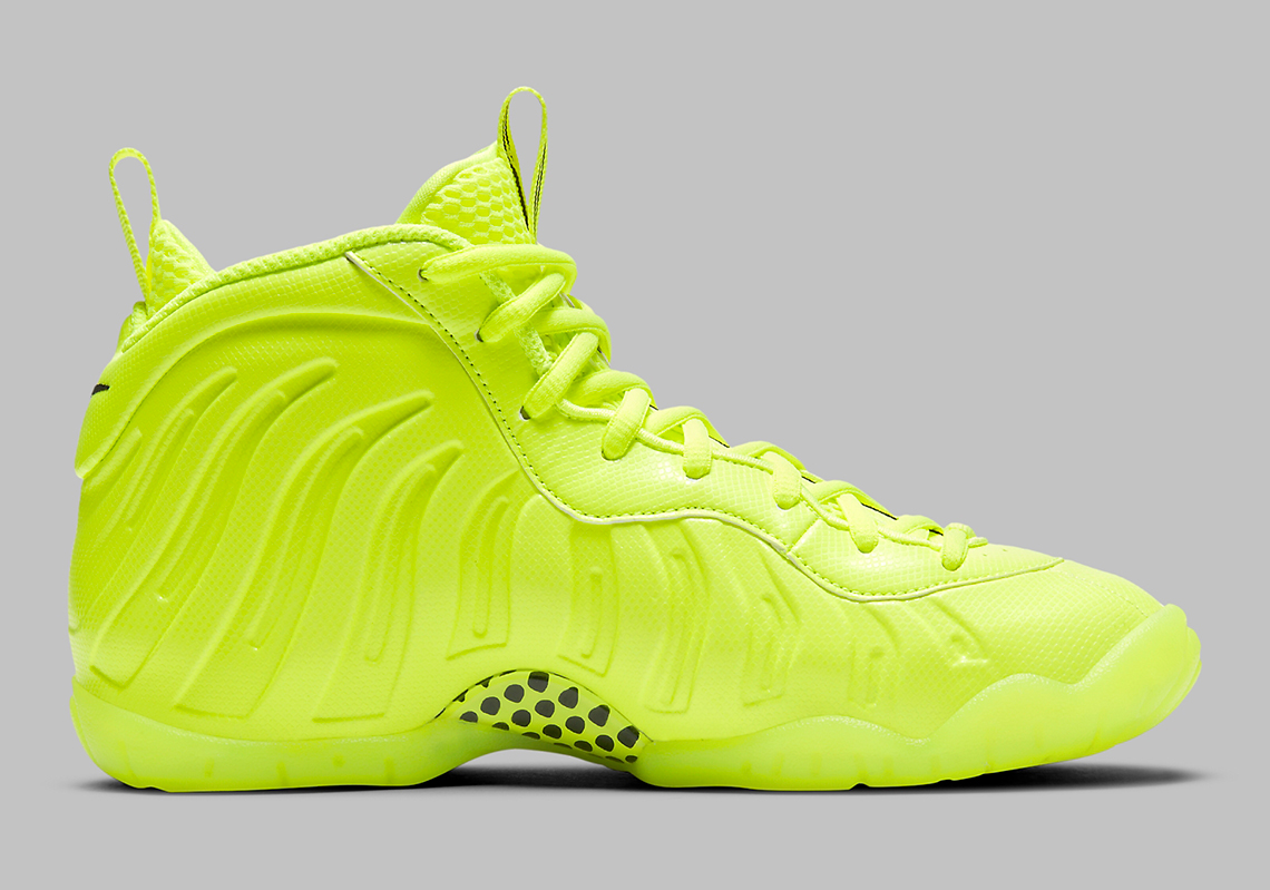 nike little posite volt