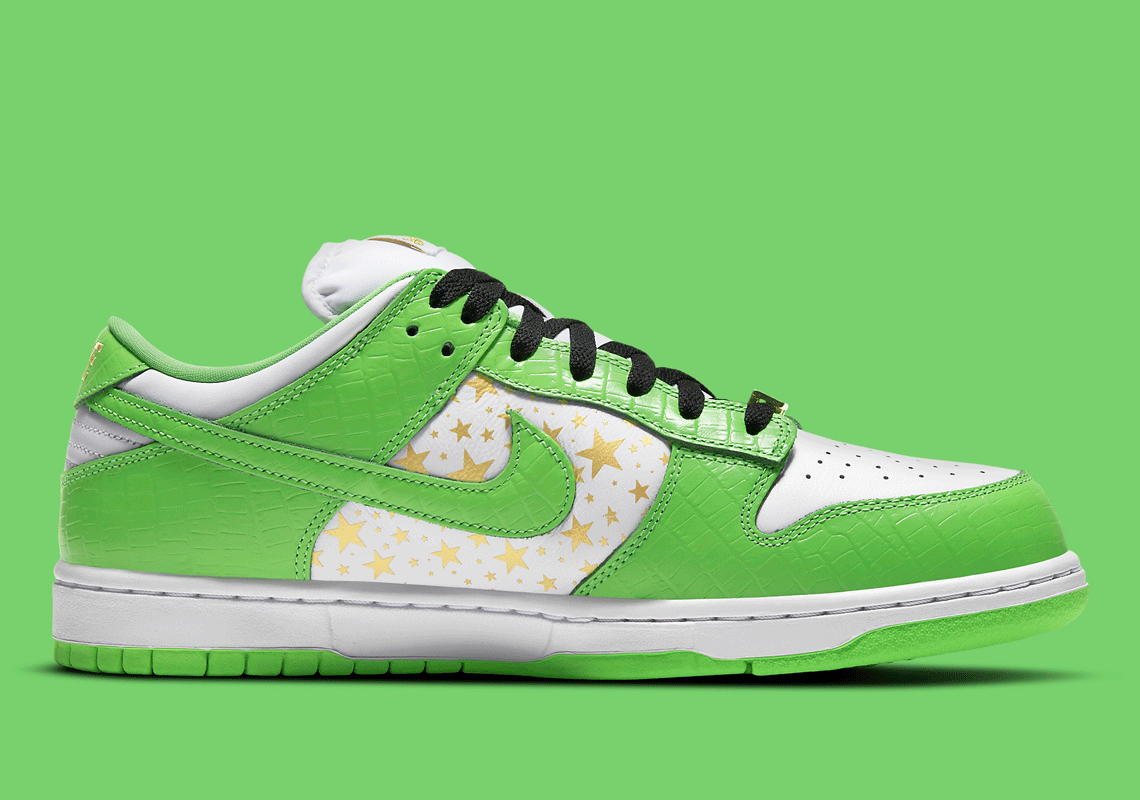 Official Images Of The Supreme x Nike SB Dunk Low “Green” LaptrinhX