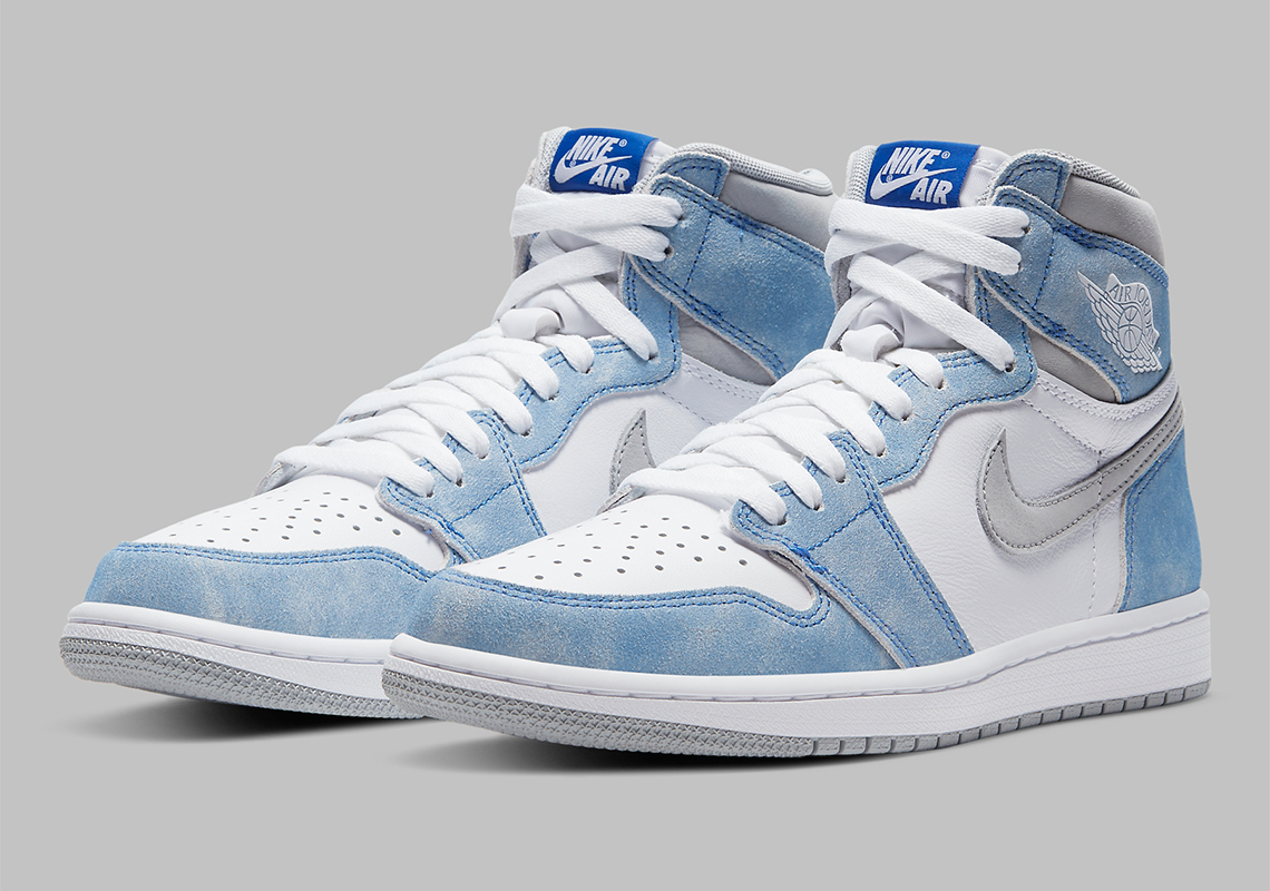 Official Images Of The Air Jordan 1 Retro High OG “Hyper Royal”. Are Y