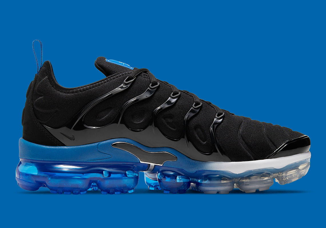 nike vapormax plus black and blue