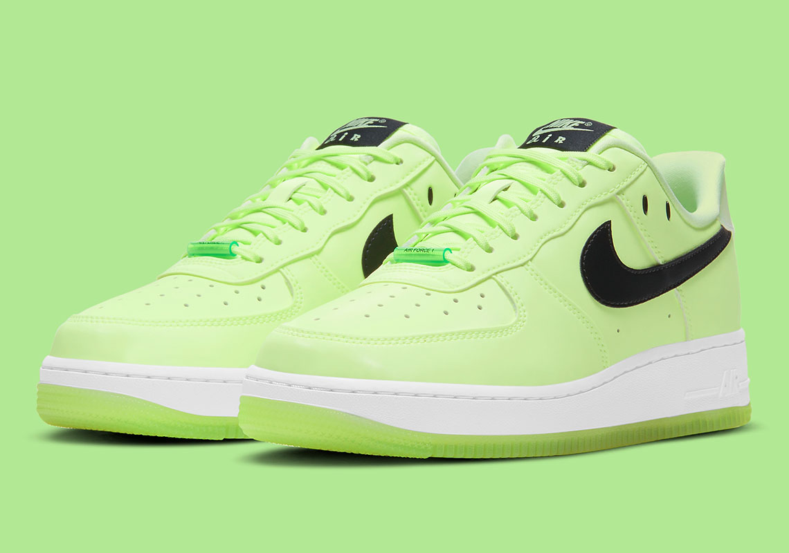 All Smiles With This New WMNS Glow-In-The-Dark Nike Air Force 1