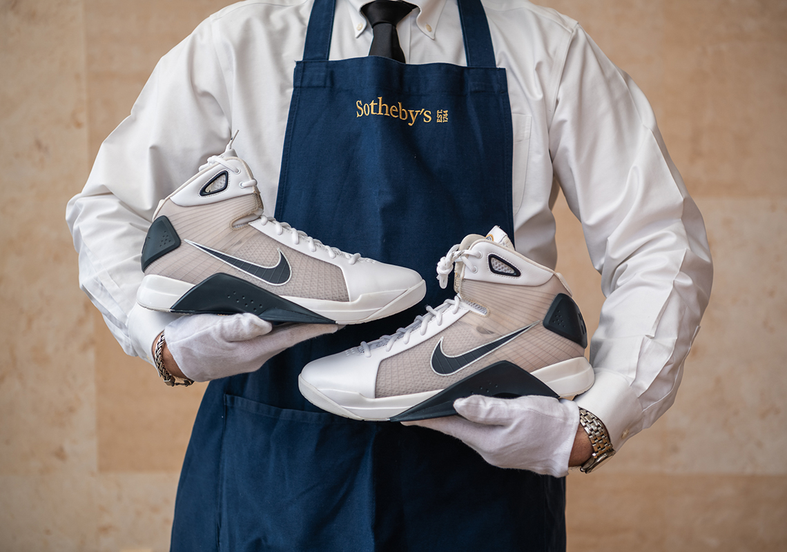 Sotheby's Barack Obama Player Exclusive Nike Hyperdunk | SneakerNews.com