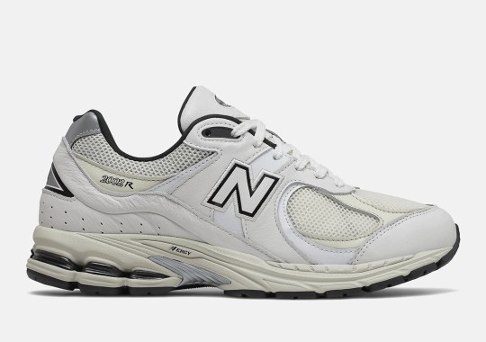 This New Balance 2002R Leans Into The “Dad” Shoe Fad