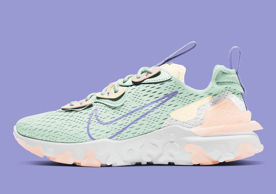 Minty Green And Guava Ice Pair Up For This Women's Nike React Vision