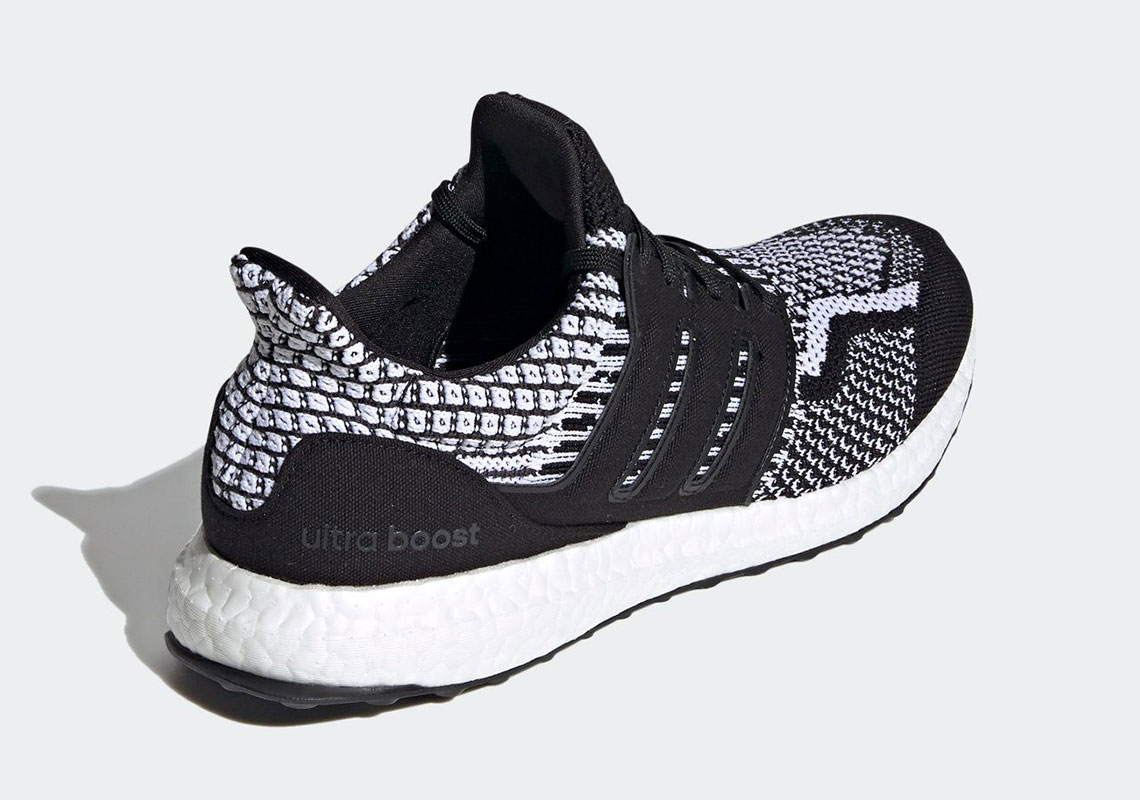  adidas Ultra Boost DNA 5.0 Men's Running Shoe Core Black/Core  Black/Core White FY9348 (8, Numeric_8)