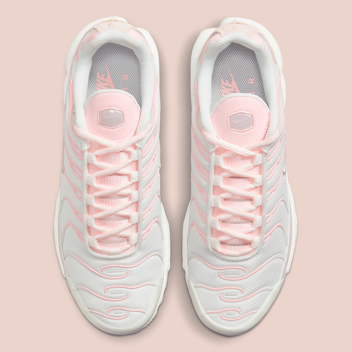 Air max plus on sale pink and white