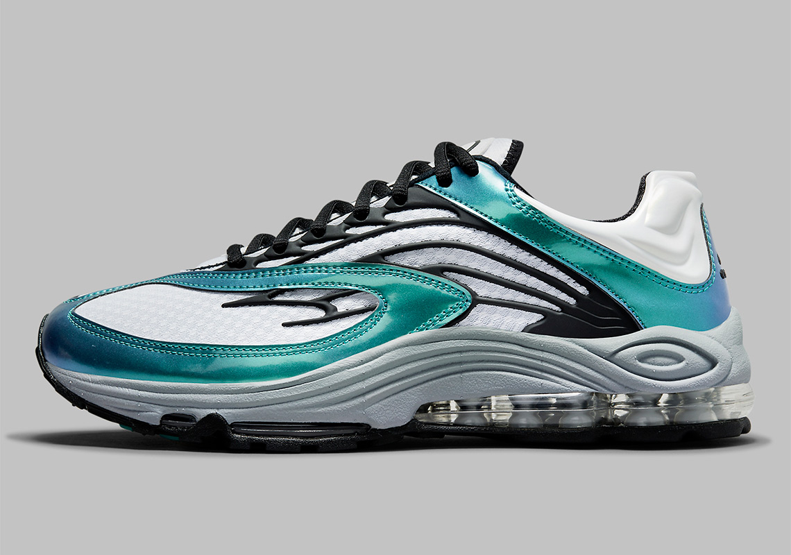 The Nike Air Tuned Max Gets A Shiny "Aquamarine" Colorway