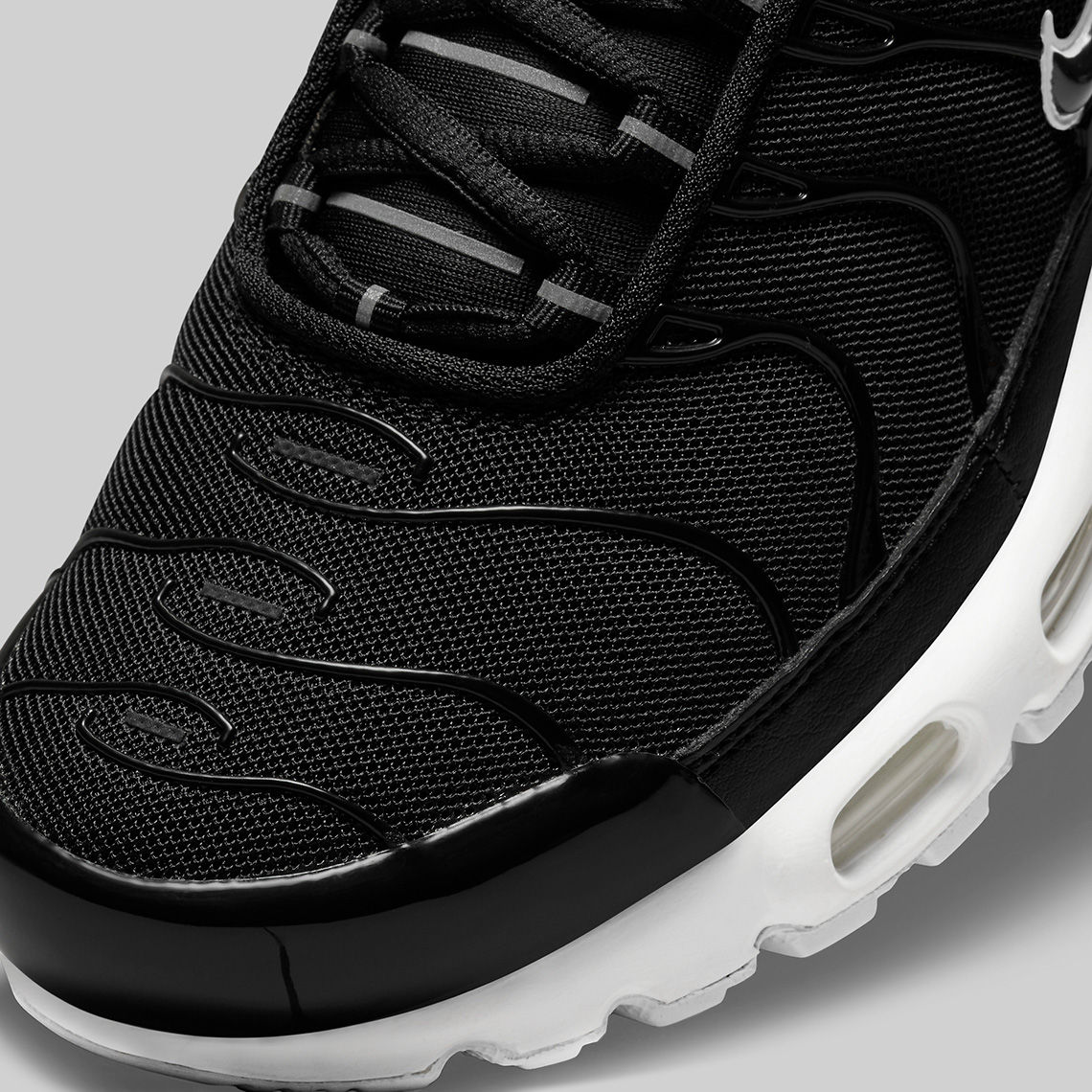 Nike Air Max Plus Black White DM2362-001 | SneakerNews.com