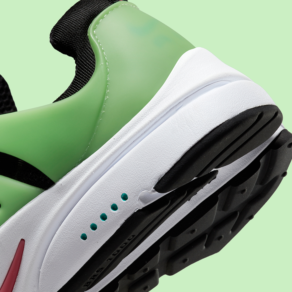 Nike Air Presto Green Strike DJ5143-001 | SneakerNews.com