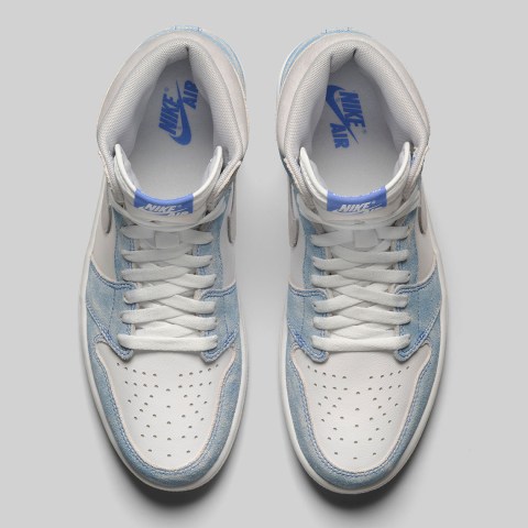 Air Jordan 1 Retro High OG Hyper Royal 555088-402 | SneakerNews.com