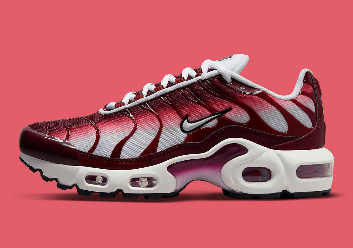 nike air max plus white/team red/speed red