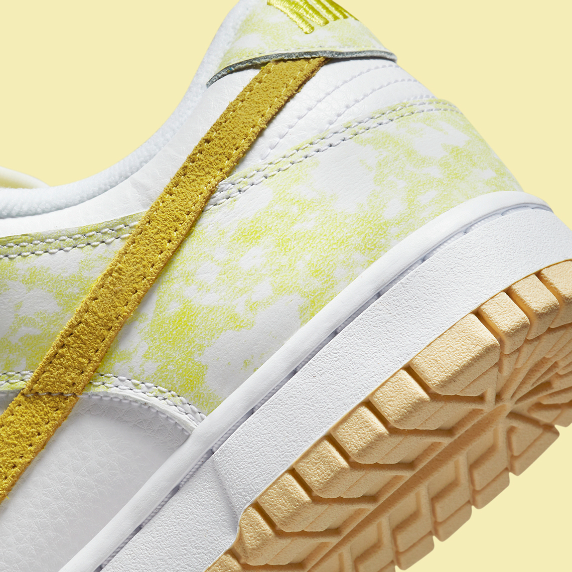 nike dunks low yellow strike