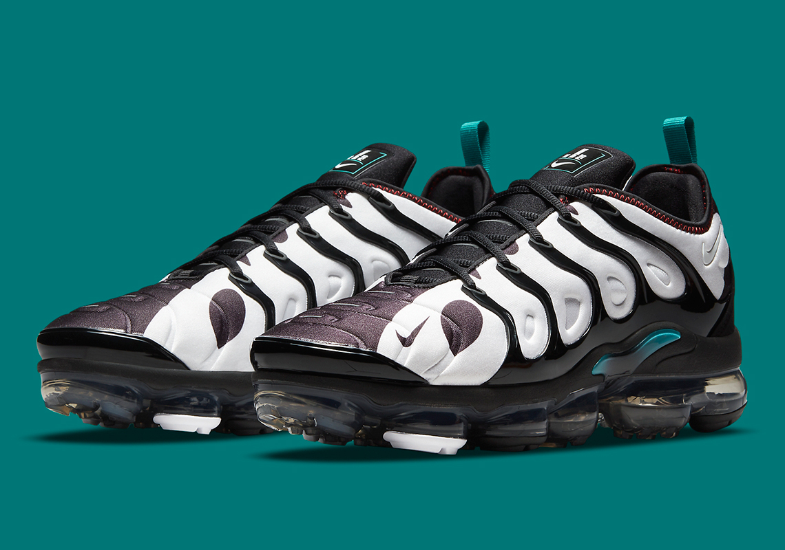 The Nike Vapormax Plus Pays Homage To Ken Griffey Jr.'s Spider-Man Catch