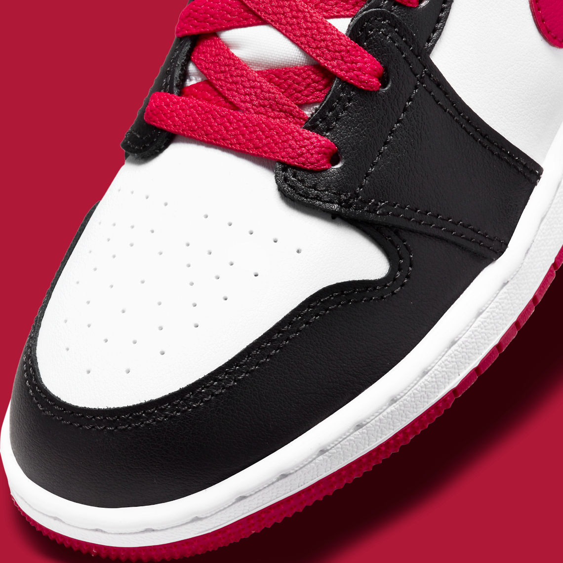 Air Jordan 1 Mid GS Black Red White 554725-016 | SneakerNews.com