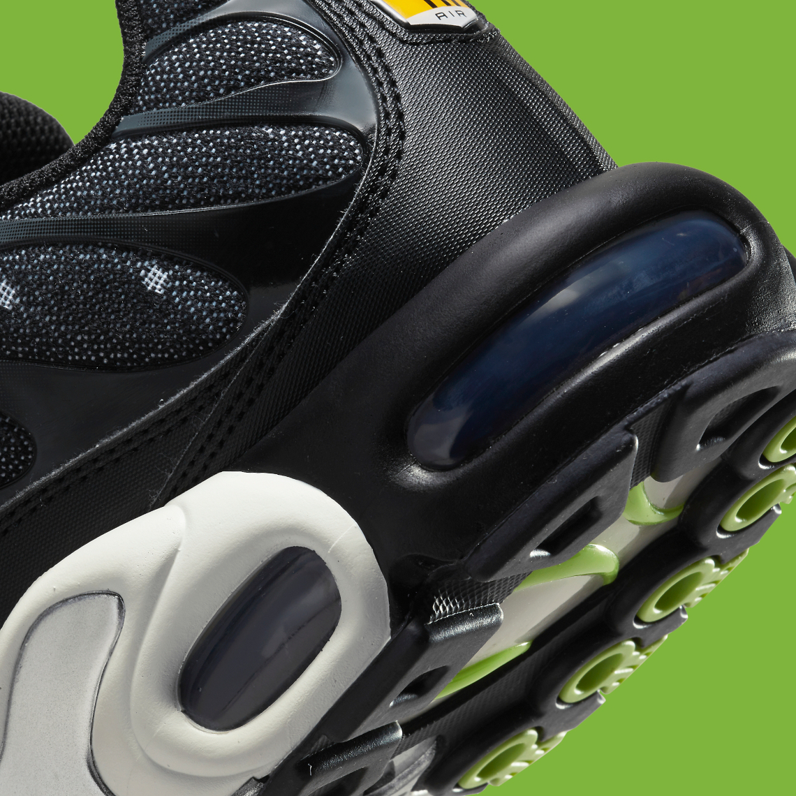 Nike Air Max Plus Black Twill DM7570-001 Release | SneakerNews.com