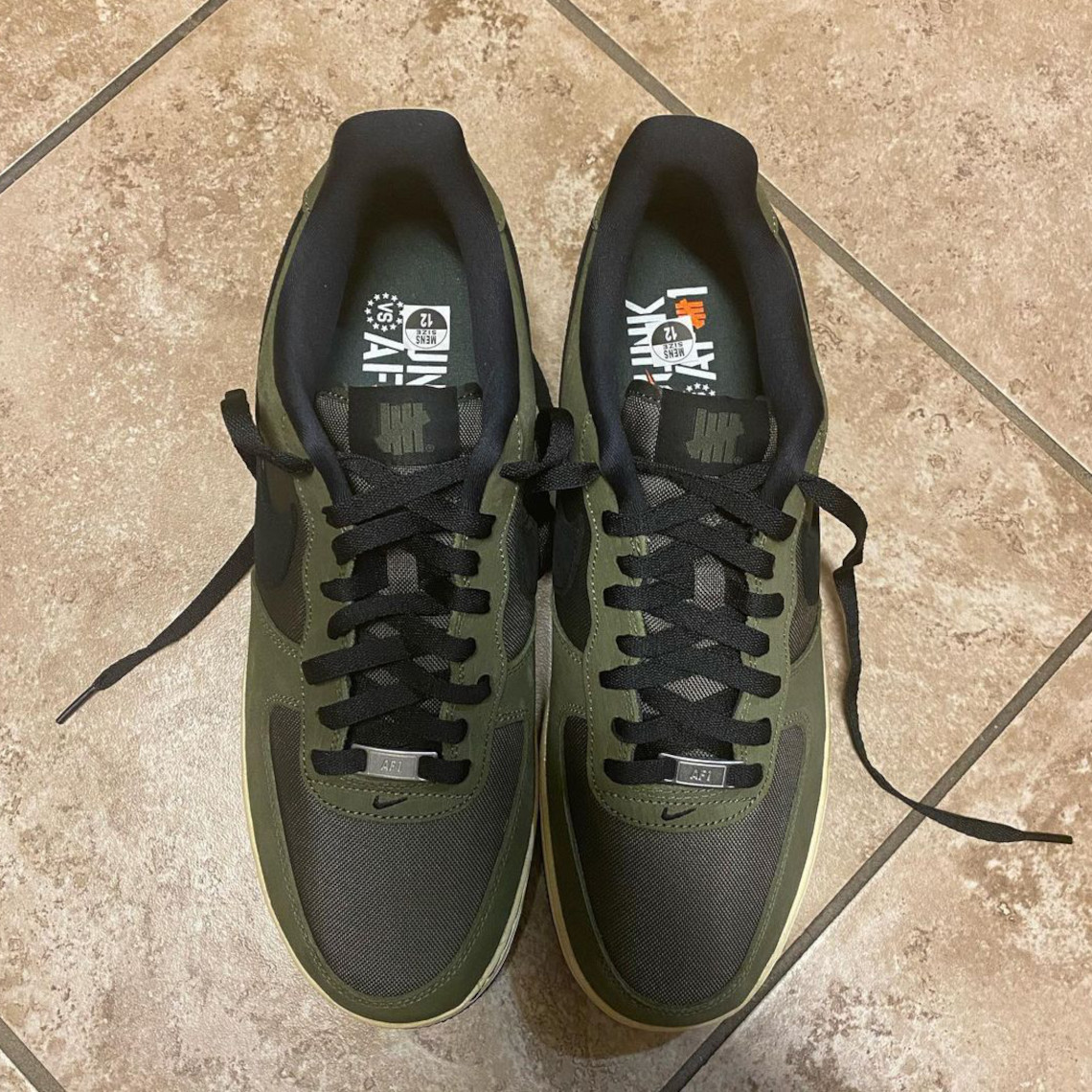 UNDEFEATED × NIKE AIR FORCE 1 LOW OLIVE スニーカー 靴 メンズ 超歓迎