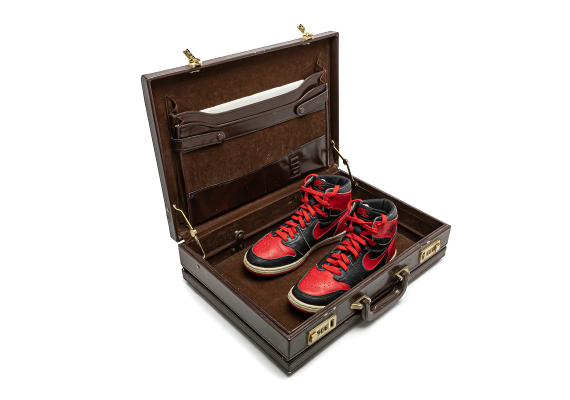 Nike Air Jordan 1 High Black Red Original Salesman Sample