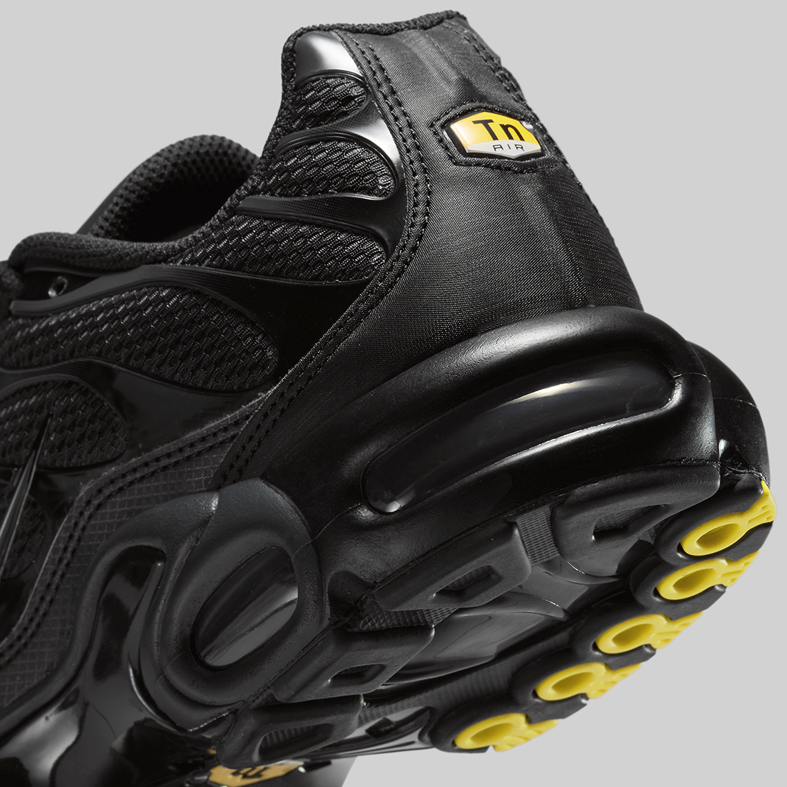 Nike Air Max Plus Triple Black DB0682-001 | SneakerNews.com