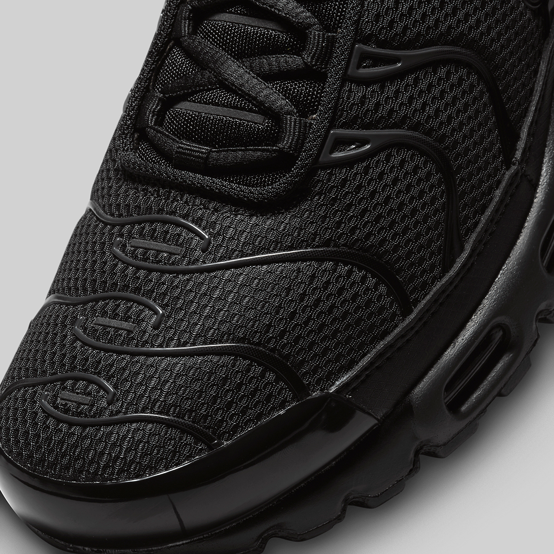 Nike Air Max Plus Triple Black Size 3Y incredible discounts