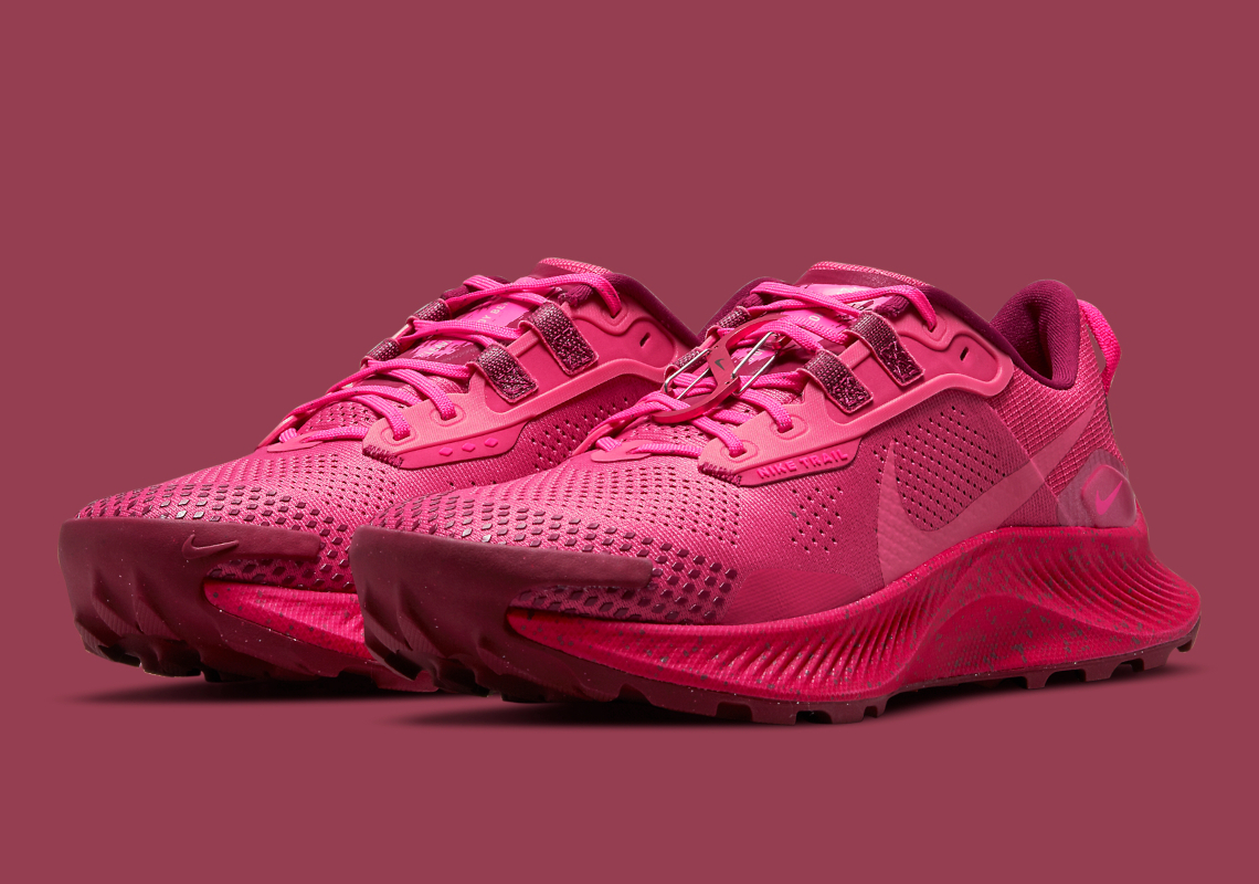 nike trail pink