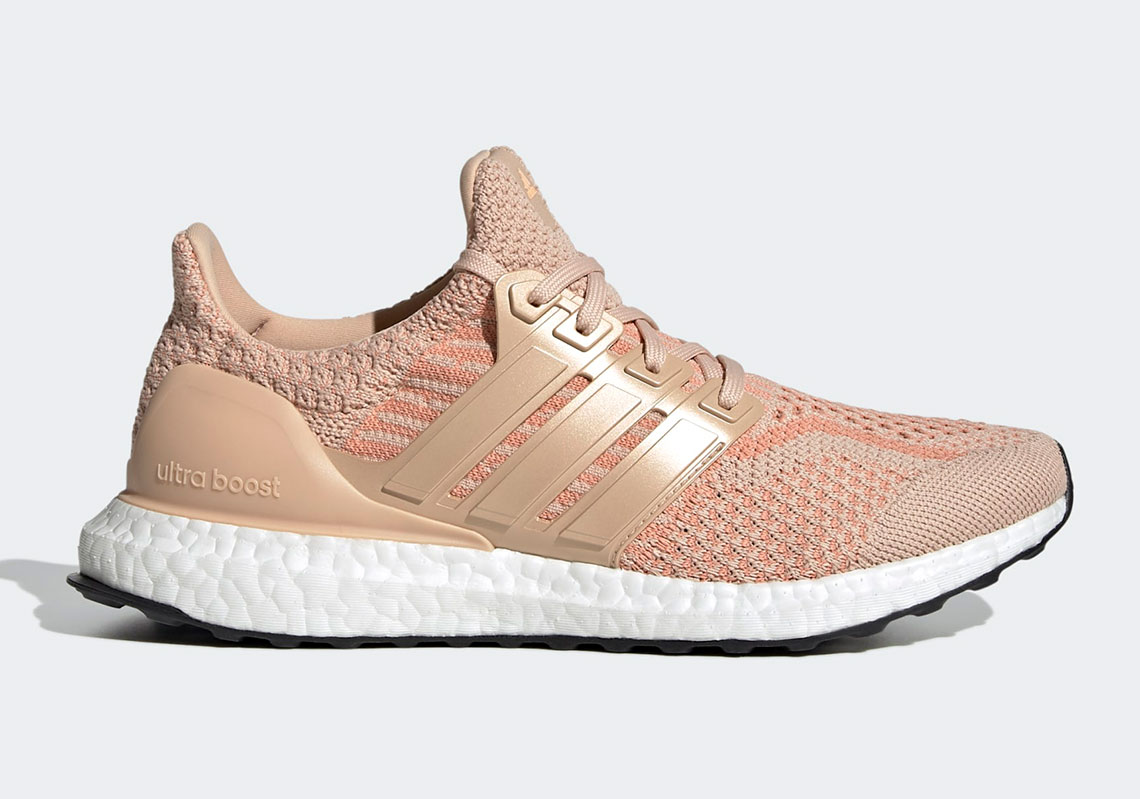 The mujer adidas Ultraboost 5.0 DNA Gets A Blushing Pink Makeover
