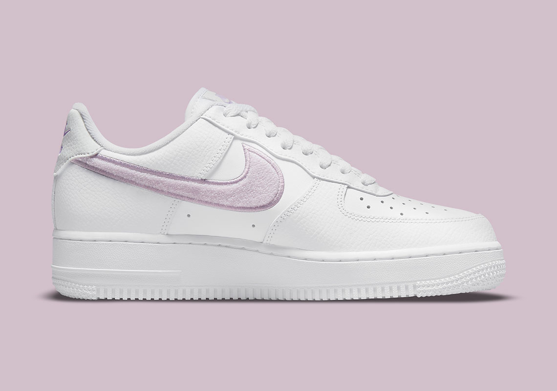 white nike with purple swoosh