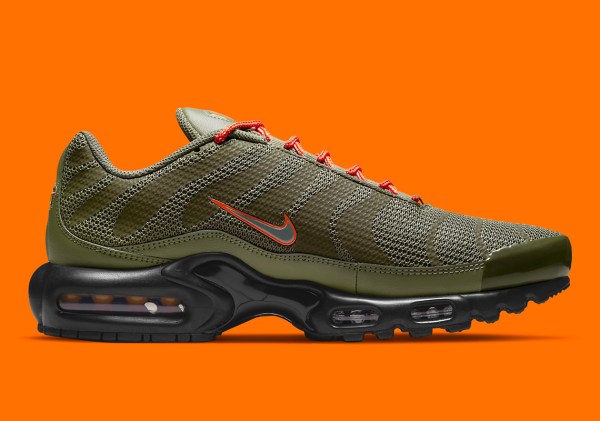 Nike Air Max Plus Olive Reflective DN7997-200 | SneakerNews.com