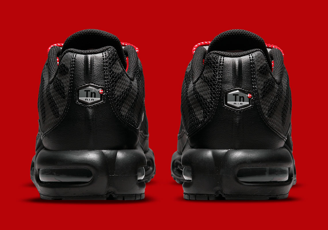 nike air max plus black red reflective