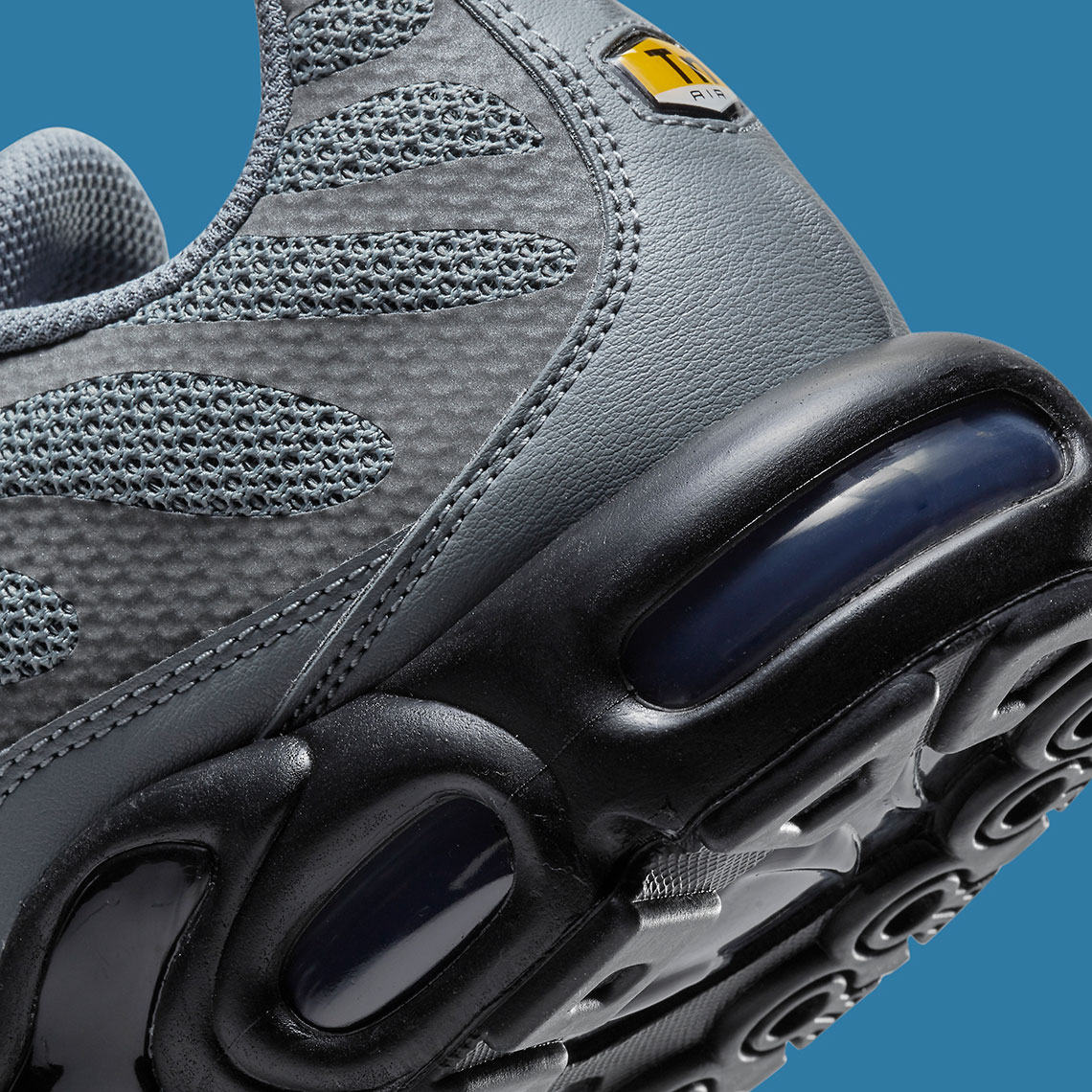 Nike Air Max Plus Grey Reflective DN7997-002 | SneakerNews.com