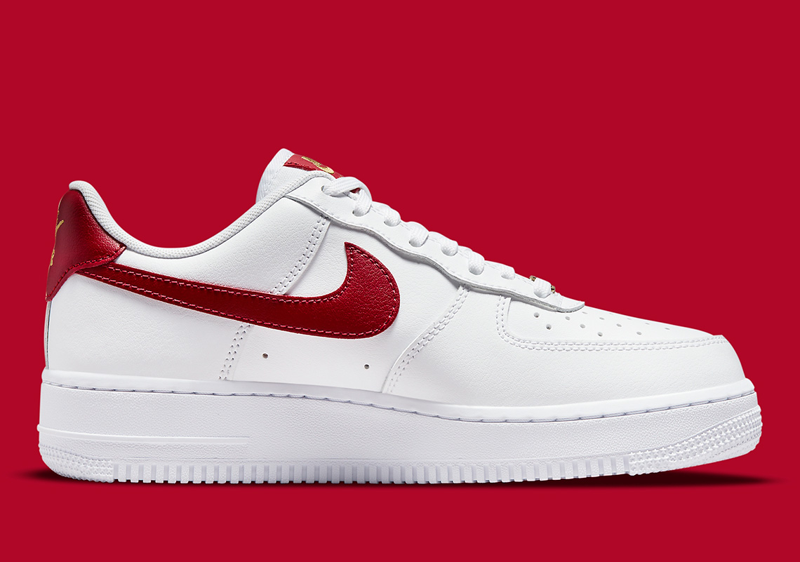 Nike air force 2025 1 white red gold