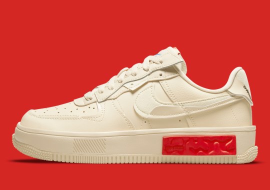 “Pearl White” Takes Over The Latest Nike Air Force 1 Fontanka