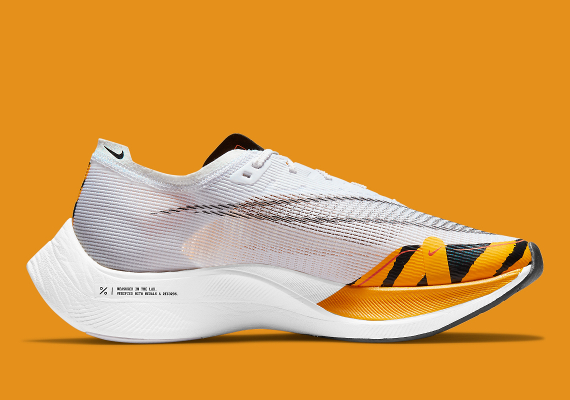 Nike ZoomX VaporFly NEXT 2 BRS DM7601 100 9