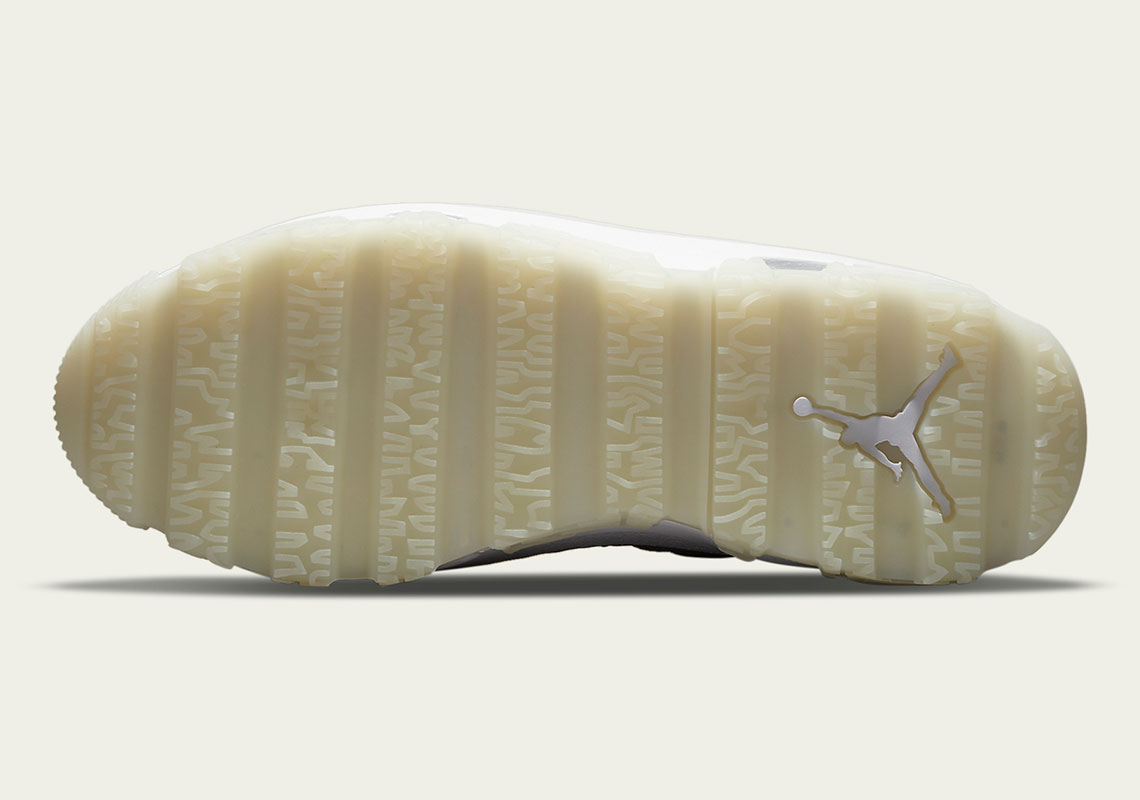 The lateral side of the Air Jordan 11 CMFT Low Wmns Sail Ct4539 100 5