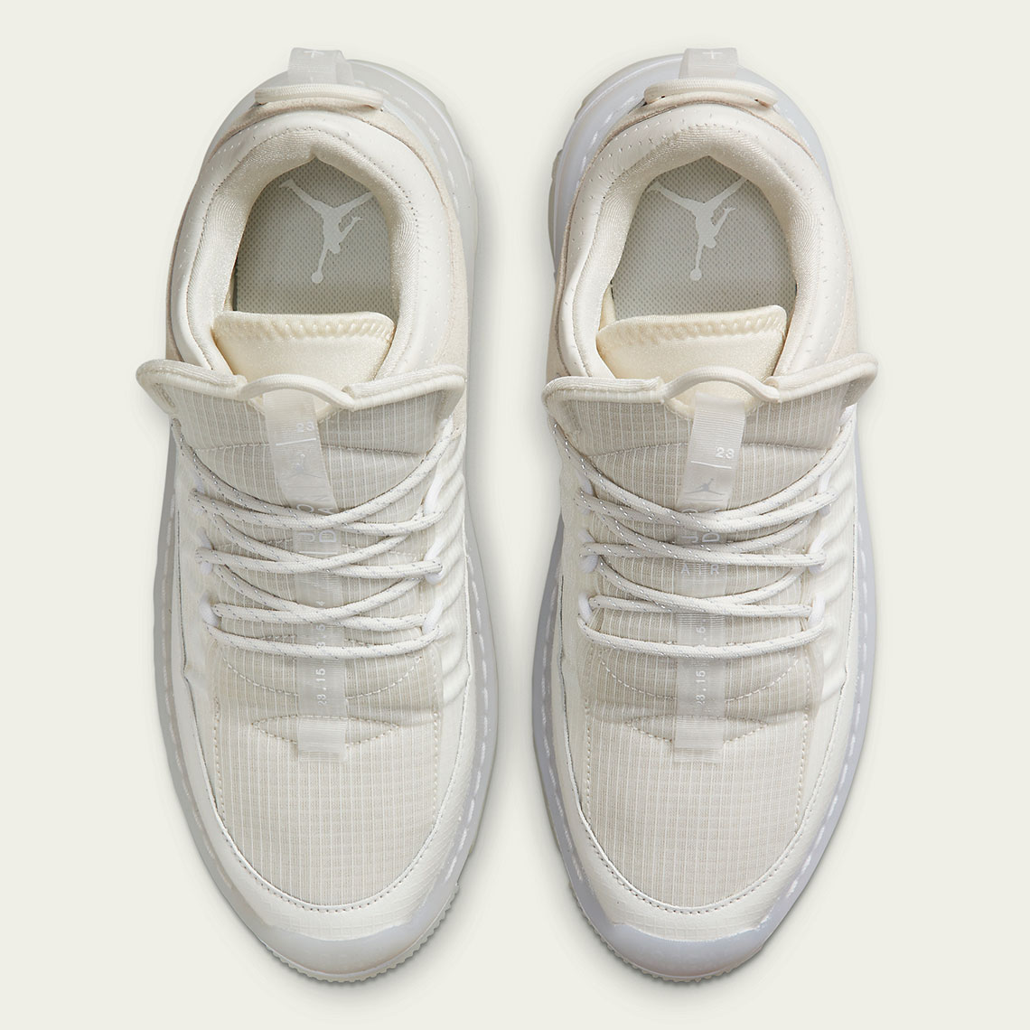 The lateral side of the Air Jordan 11 CMFT Low Wmns Sail Ct4539 100 6