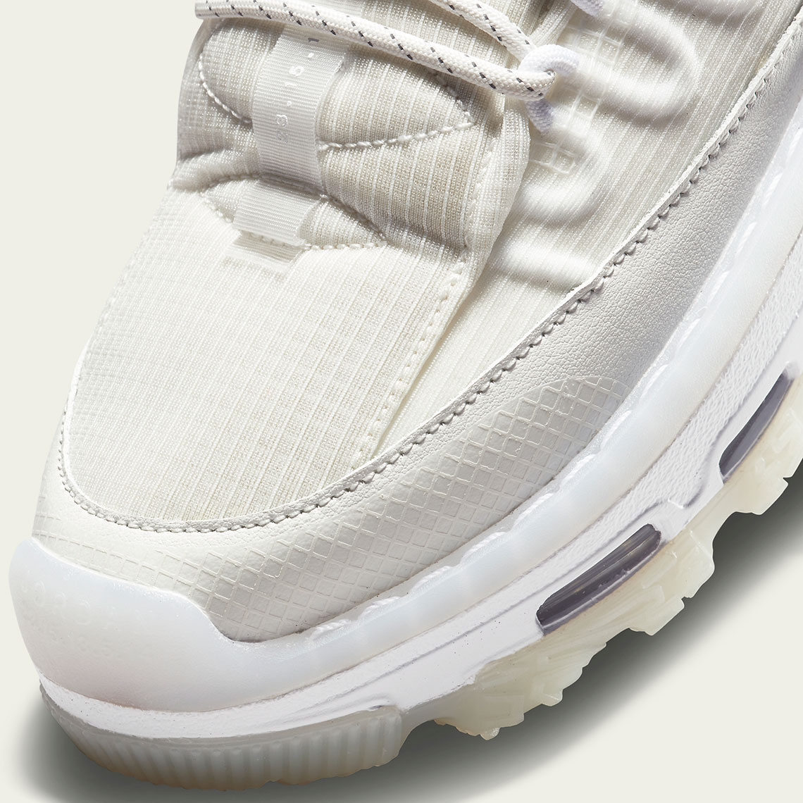 The lateral side of the Air Jordan 11 CMFT Low Wmns Sail Ct4539 100 7