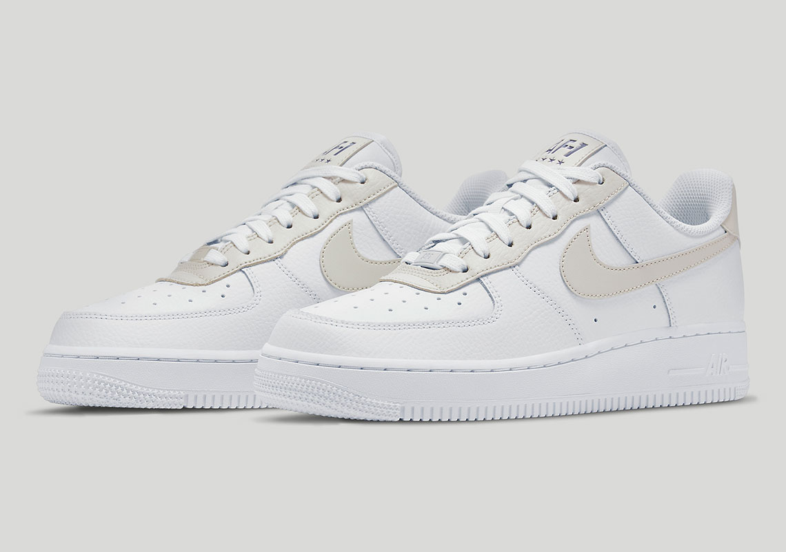 "Light Bone" Accents Make For A Crisp, New Nike Air Force 1 Colorway