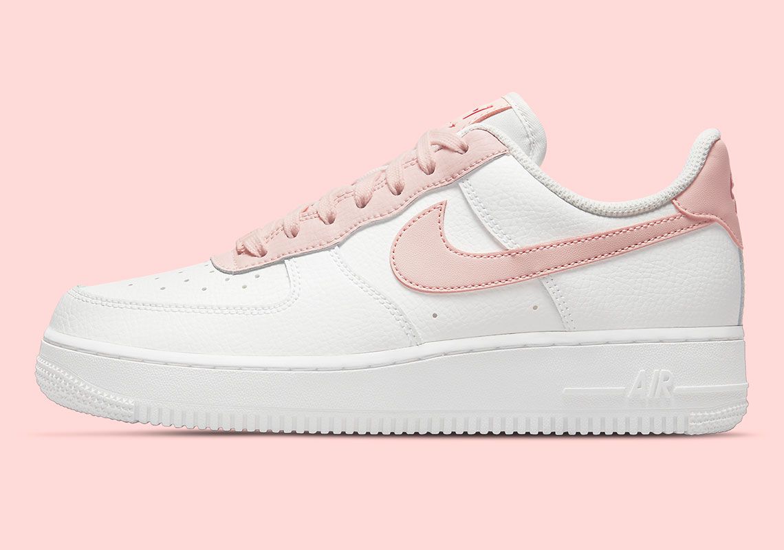 Nike air force 1 best sale womens pink and white