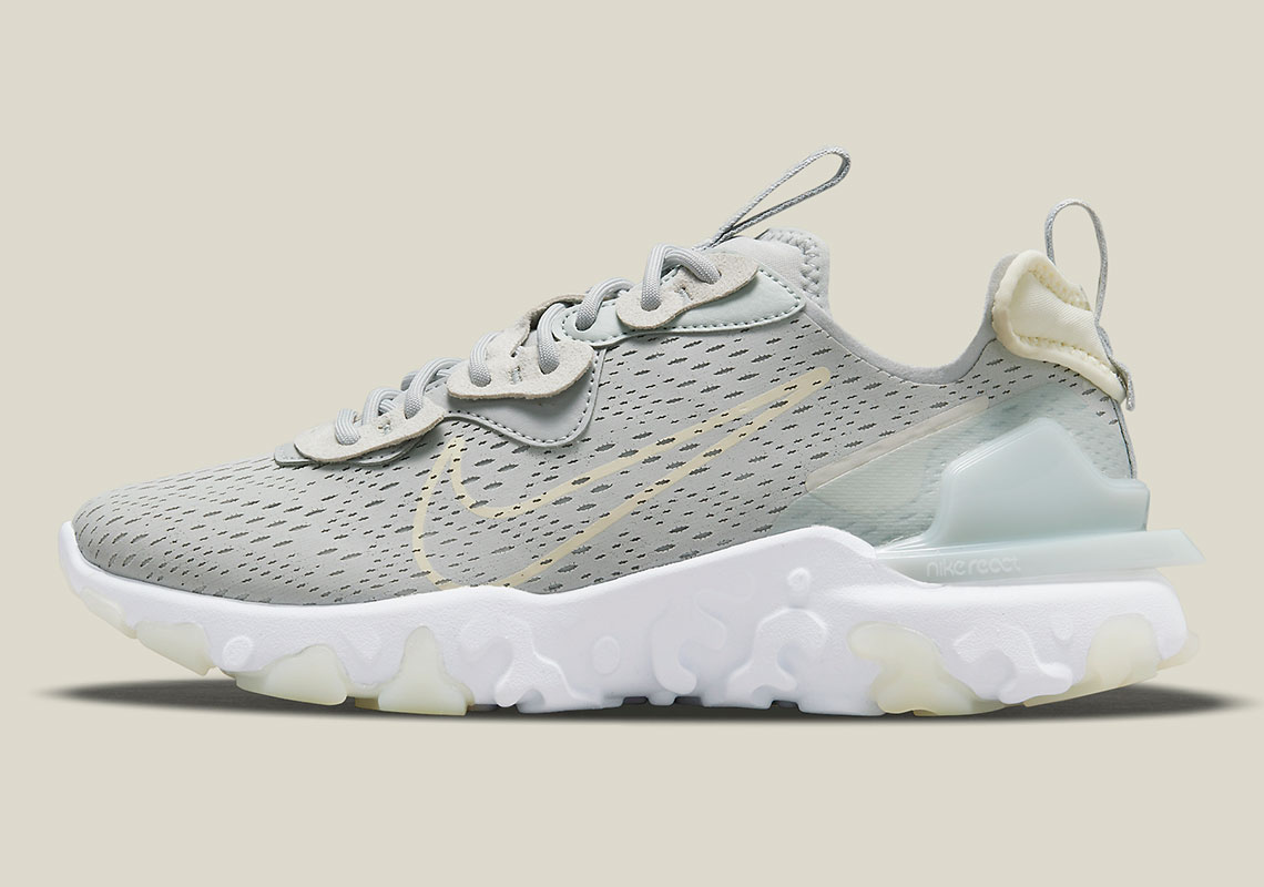 nike react vision trainers in grey and cream