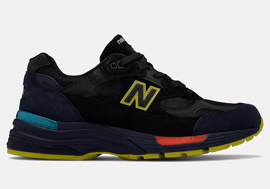 This New Balance 992 Depicts Neon Lights At Night