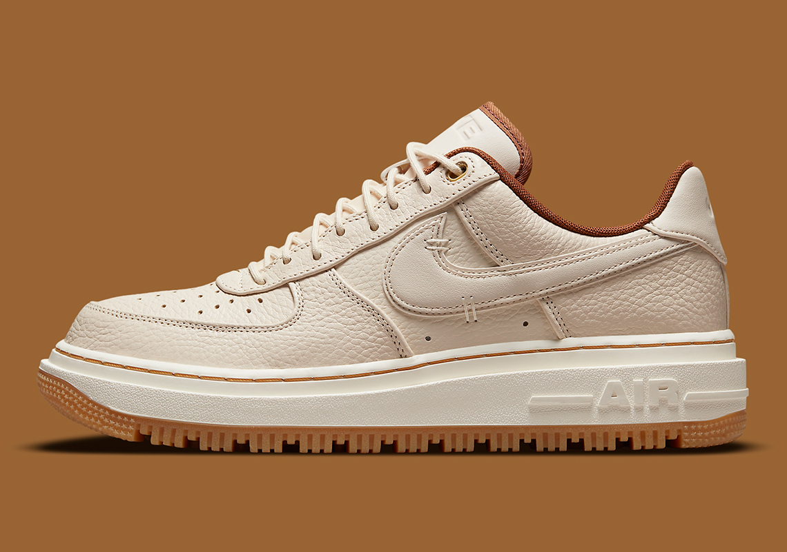 Nike Air Force 1 Luxe Db4109 200 2