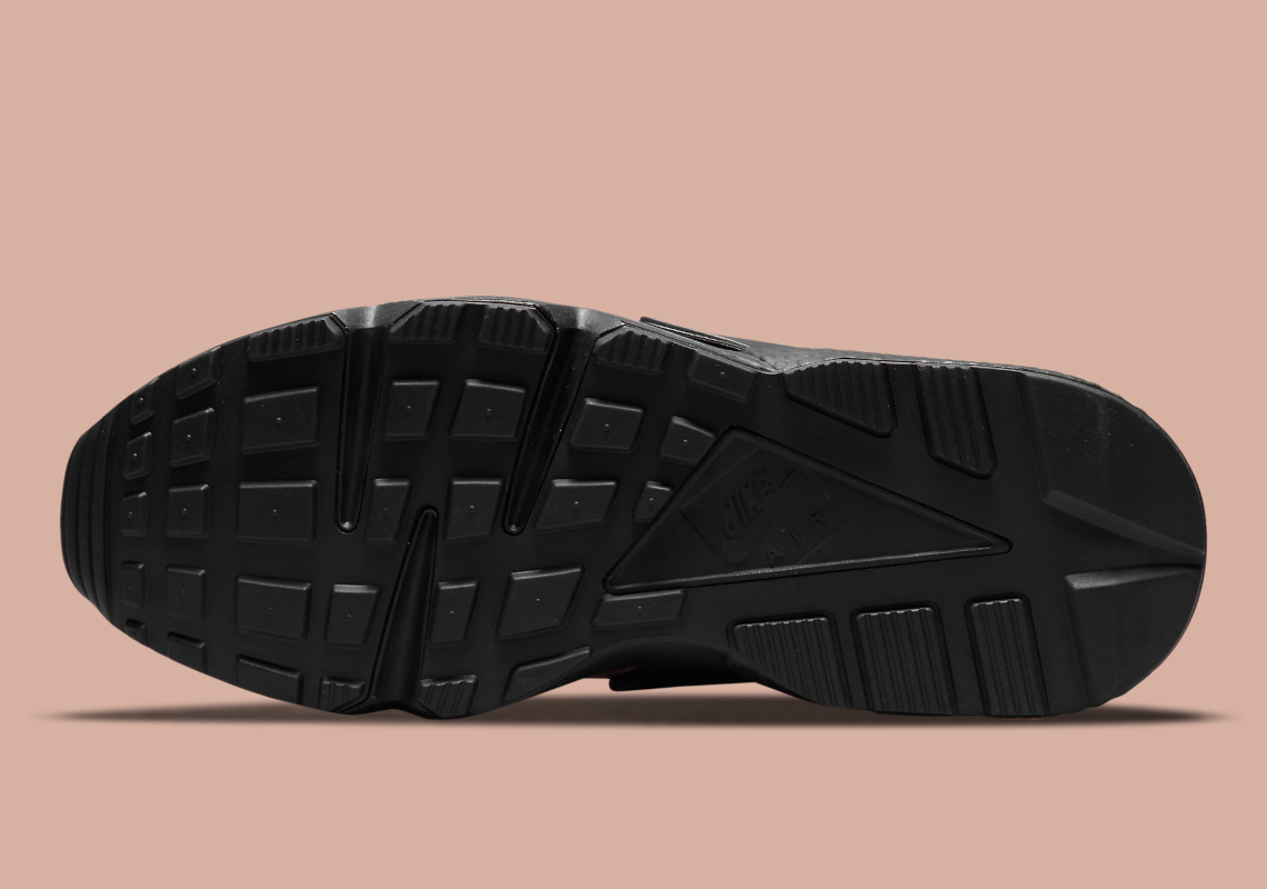 Nike Air Huarache Toadstool DH8143-200 Release | SneakerNews.com