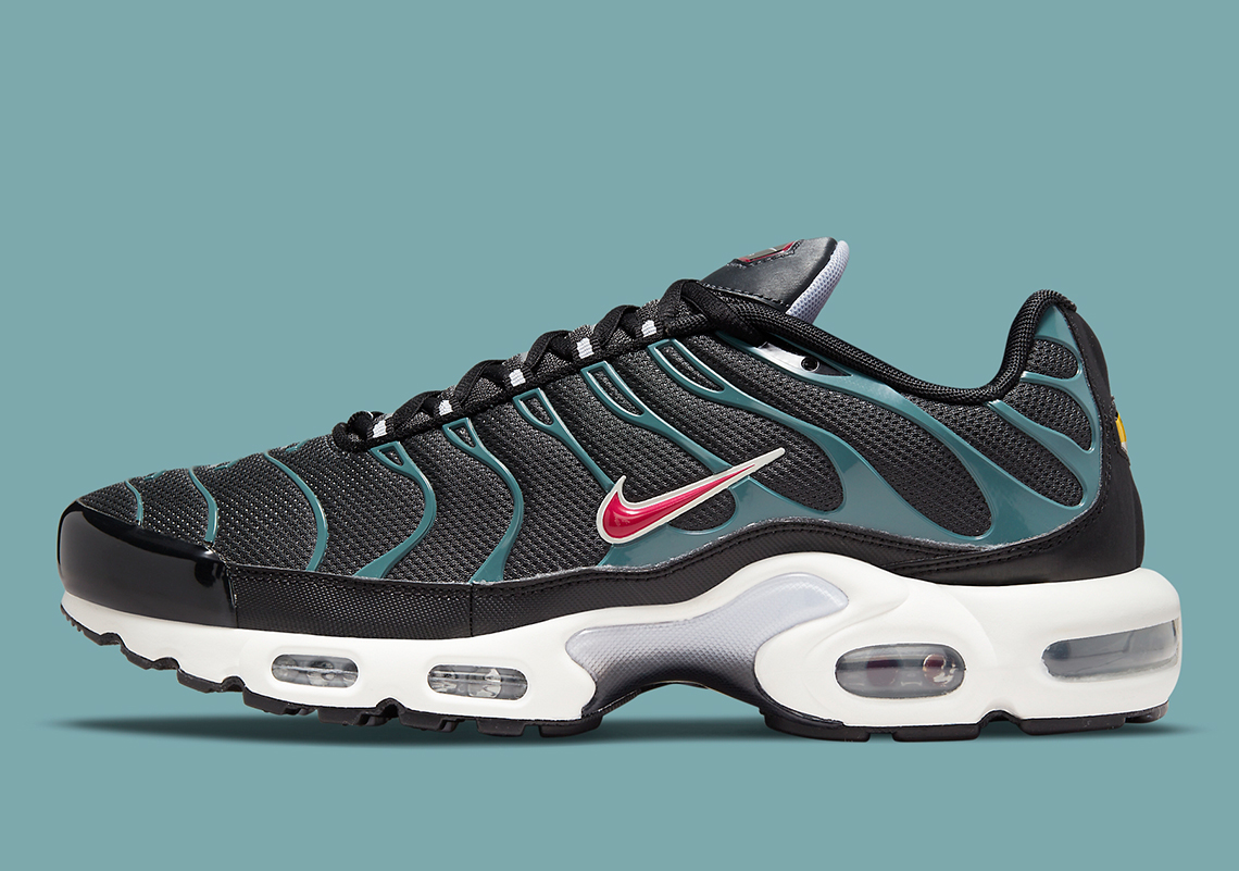 The Nike Air Max Plus Adds Black And Teal To Its Wardrobe