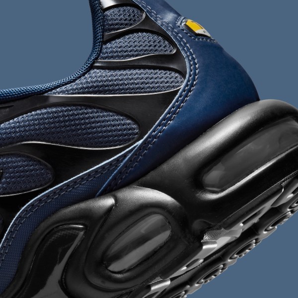 Nike Air Max Plus Midnight Navy Black DC6094-400 | SneakerNews.com